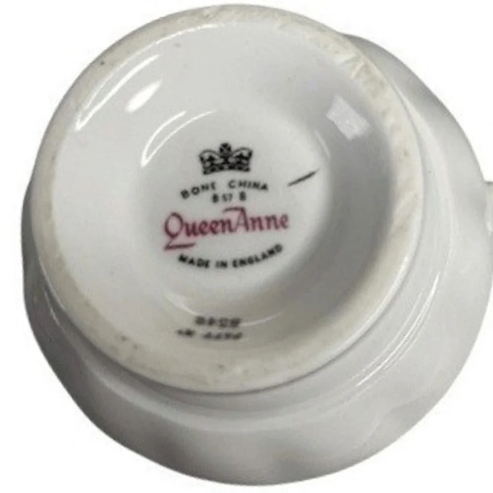 Queen Anne English Bone China Tea Cup Saucer Set Blue Daisy Pattern 8542 Vintage